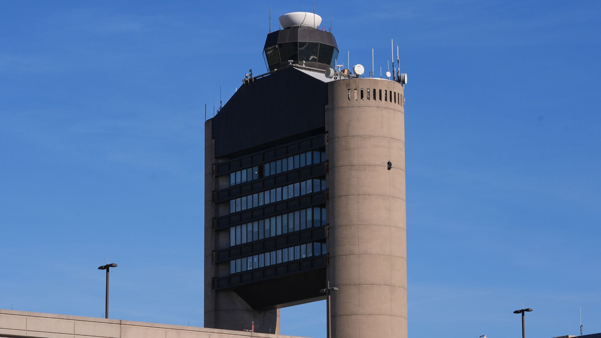 FAA investigates incident that forced a Delta flight to abort landing