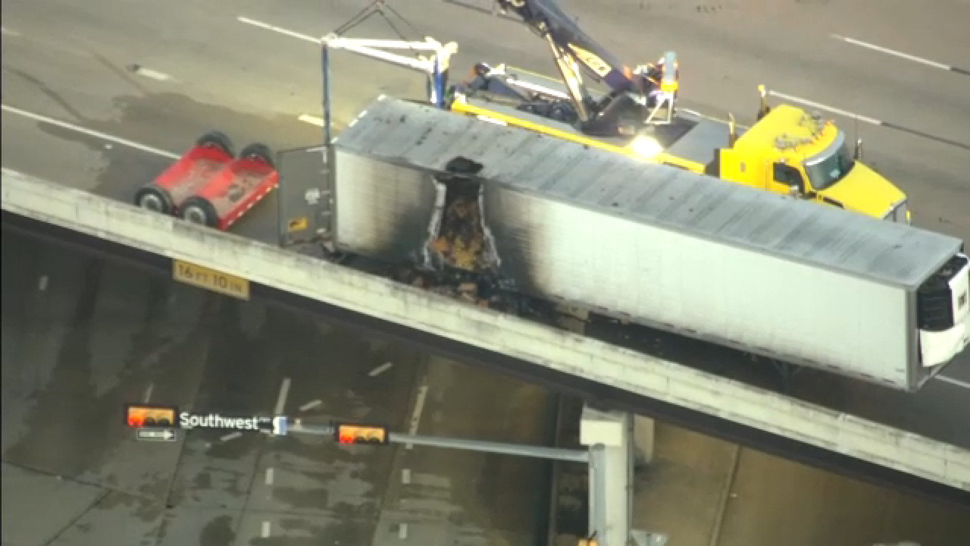 Lanes cleared after 18-wheeler hauling tomatoes catches fire along Southwest Fwy NB at Bellaire: HPD